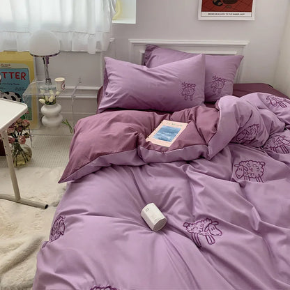 Juego de cama bordado DecorBites™ con diseño de osito y oveja: funda nórdica, sábanas y funda de almohada.