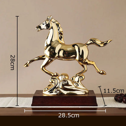 DecorBites™ Estatua de resina con forma de caballo dorado, ideal para decorar habitaciones con estilo.
