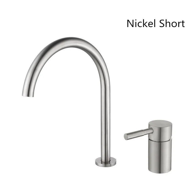 صنبور حوض الحمام الأسود DecorBites™: صنبور حوض حمام ذو فتحتين باللون الذهبي المصقول مع فوهة دوارة