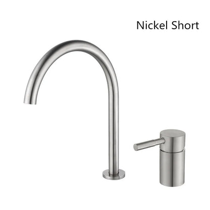 صنبور حوض الحمام الأسود DecorBites™: صنبور حوض حمام ذو فتحتين باللون الذهبي المصقول مع فوهة دوارة