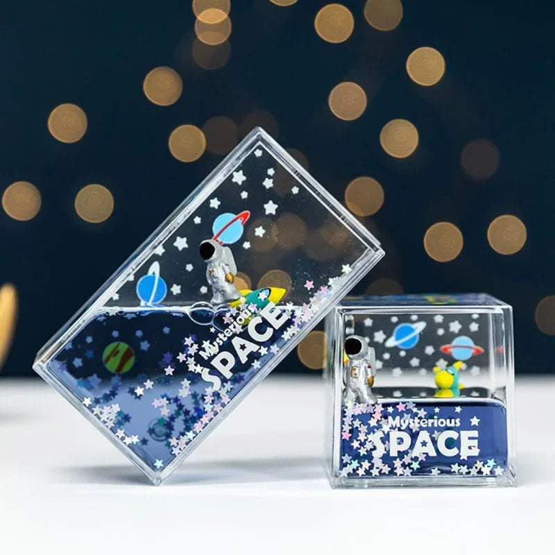 Llavero DecorBites™ Astronauta a la Deriva: Juguete antiestrés creativo con forma de reloj de arena líquido y decoración para el hogar