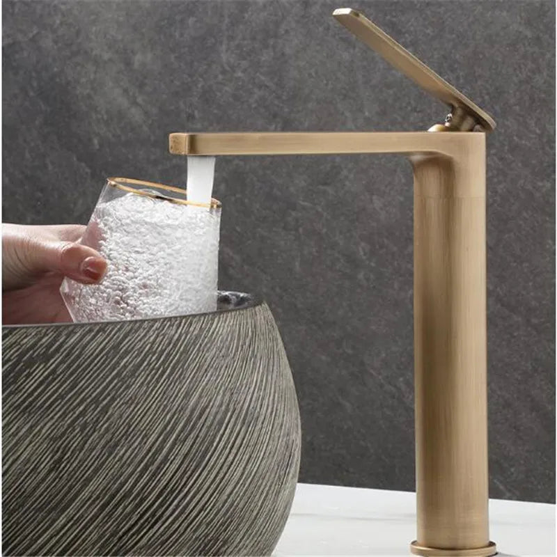 صنبور حوض الحمام DecorBites™ البرونزي العتيق، مثبت على سطح الحمام، صنبور خلاط حوض الحمام الساخن والبارد من النحاس