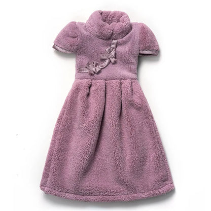 Toalla de mano Cheongsam de forro polar coral DecorBites™: suave, absorbente y de secado rápido. Ideal para el hogar y para colgar en la pared.