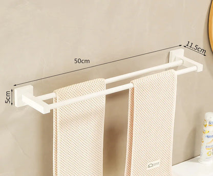 مجموعة حمام DecorBites™: رف أبيض كريمي، وحامل مناشف، وحامل ورق، وحامل فرشاة، وأدوات معدنية