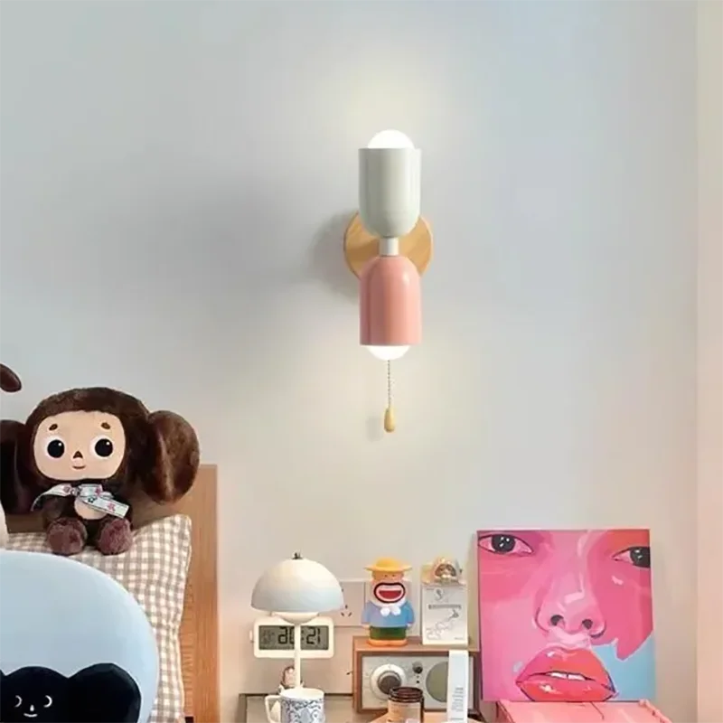 Lámpara de pared de madera con cremallera color crema DecorBites™: Diseño nórdico minimalista para iluminación de dormitorio y sala de estar