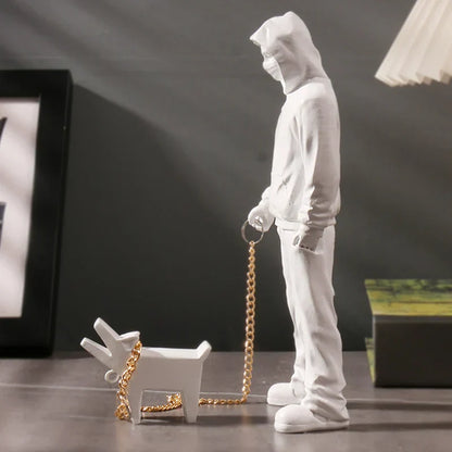 تمثال بانكسي من الراتينج لمشي الكلاب من ديكوربايتس™: تمثال عصري من فن الشارع لديكور المنزل والمكتب