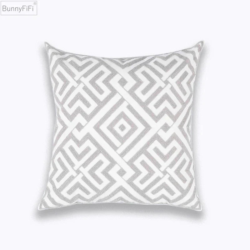 Funda de cojín DecorBites™ con bordado geométrico, color gris claro, algodón, 45 x 45 cm