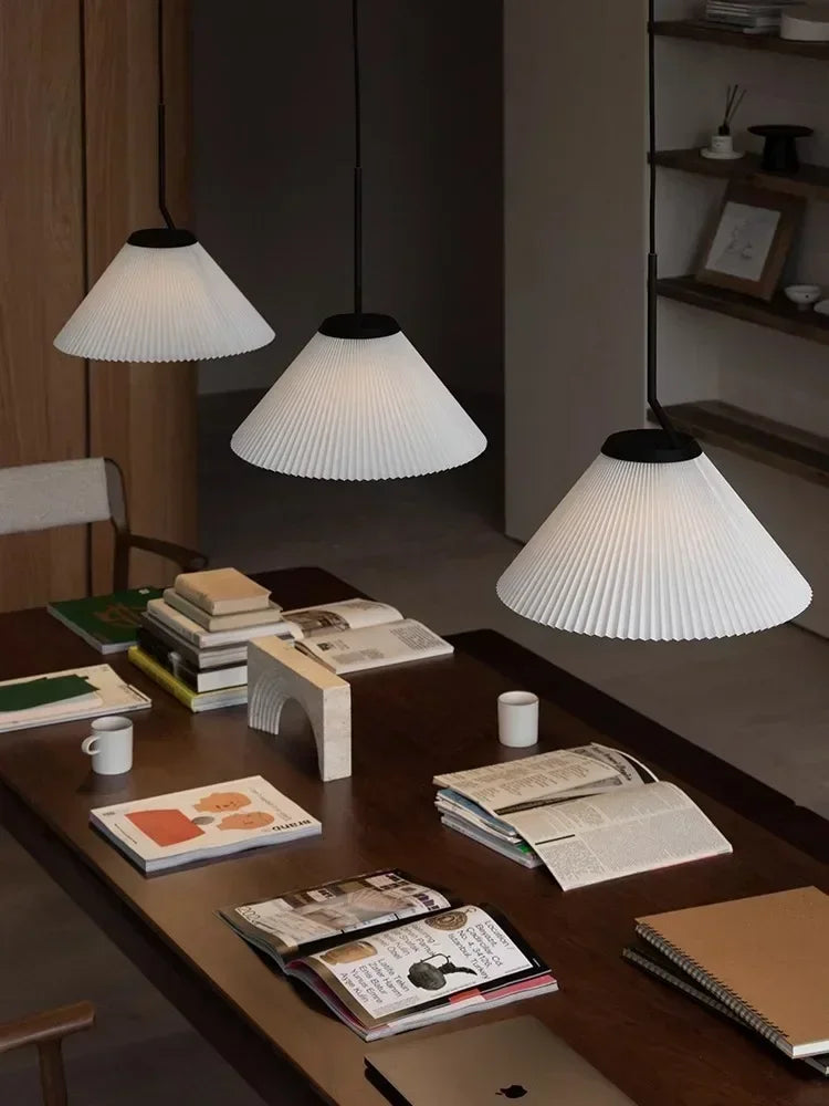 Lámpara colgante LED color crema DecorBites™ con diseño nórdico plisado para decoración del hogar