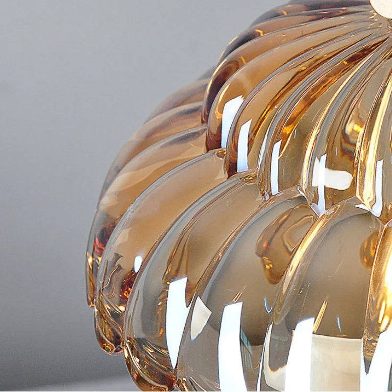 DecorBites™ مصباح LED معلق من خشب الجوز والزجاج الكهرماني مع مفتاح مقبض من النحاس