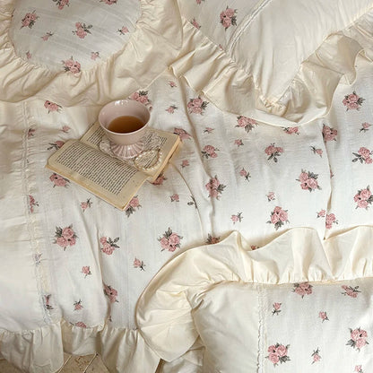 Decobites Vintage Floral Print Ruffled Bedding Set: Duvet Cover, Sheet, Pillowcases