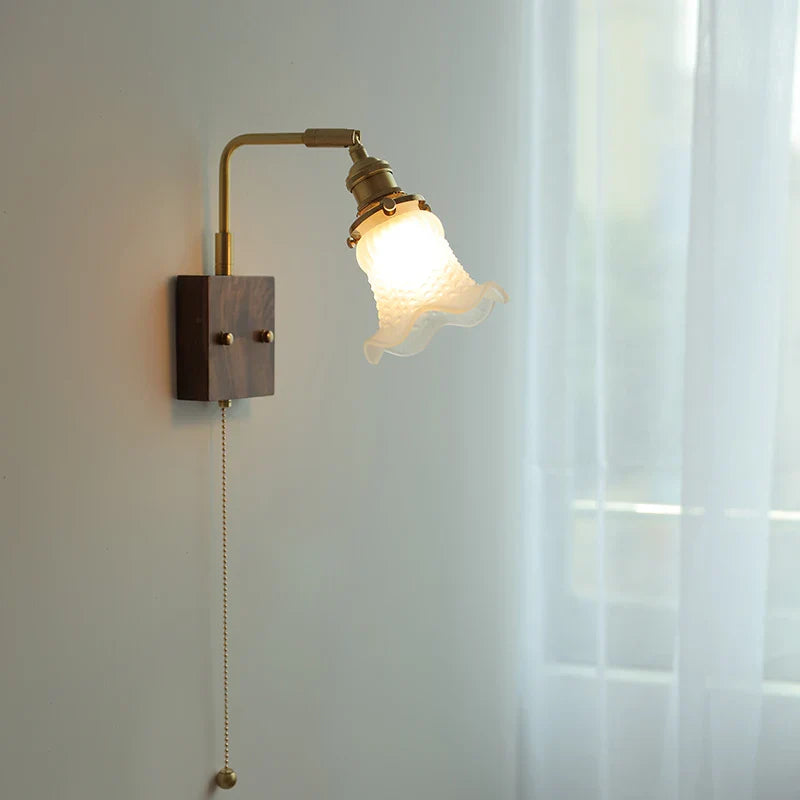 Aplique de pared de madera de nogal de latón LED Decorbites™ con vidrio giratorio para escalera