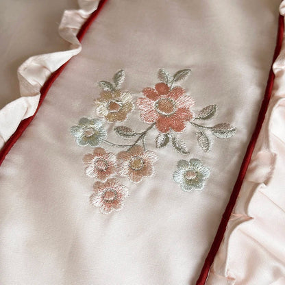 طقم أغطية سرير DecorBites™ 1000TC قطني مطرز بالزهور مع كشكشة من الدانتيل