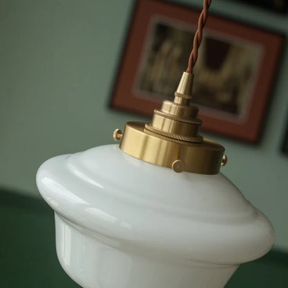 Lámpara colgante LED DecorBites™ de latón y cristal color crema para cocina, restaurante o sala de estar.