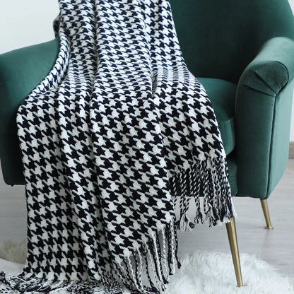 DecorBites™ Houndstooth Throw Blanket