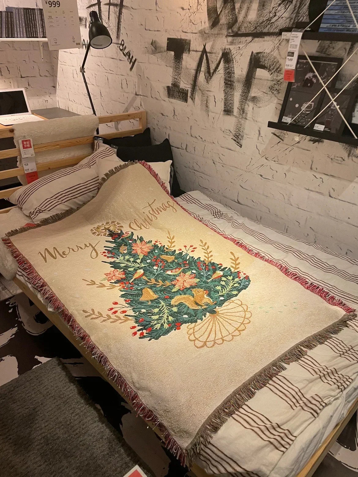 DecorBites™ Christmas Throw Blanket - Festive Living Room Decor & Sofa Towel