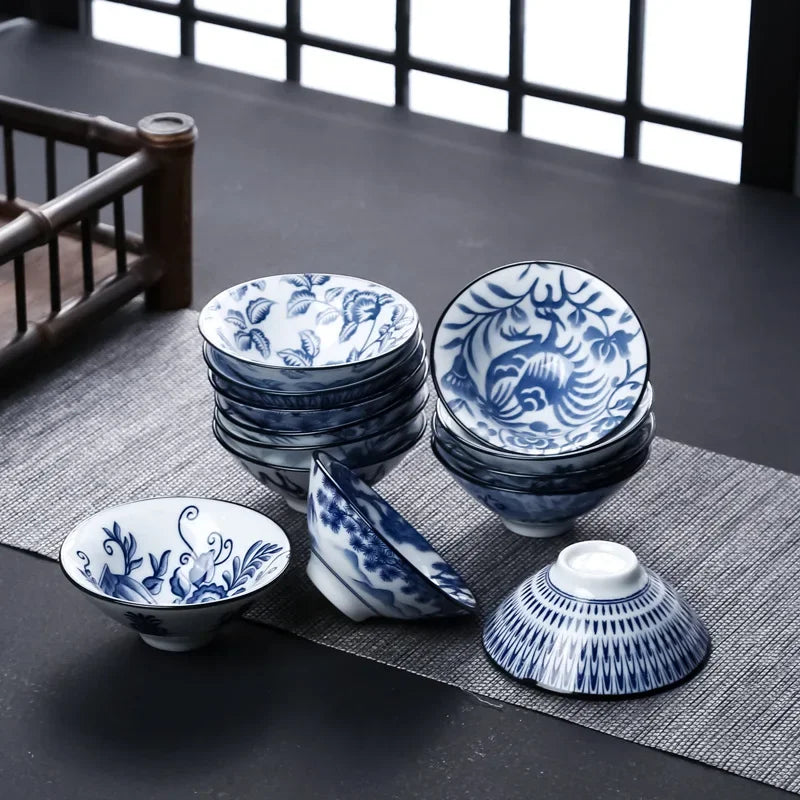 كوب شاي الكونغ فو من سيراميك ديكوربايتس™ باللونين الأزرق والأبيض، وكوب إسبريسو من البورسلين على الطريقة اليابانية