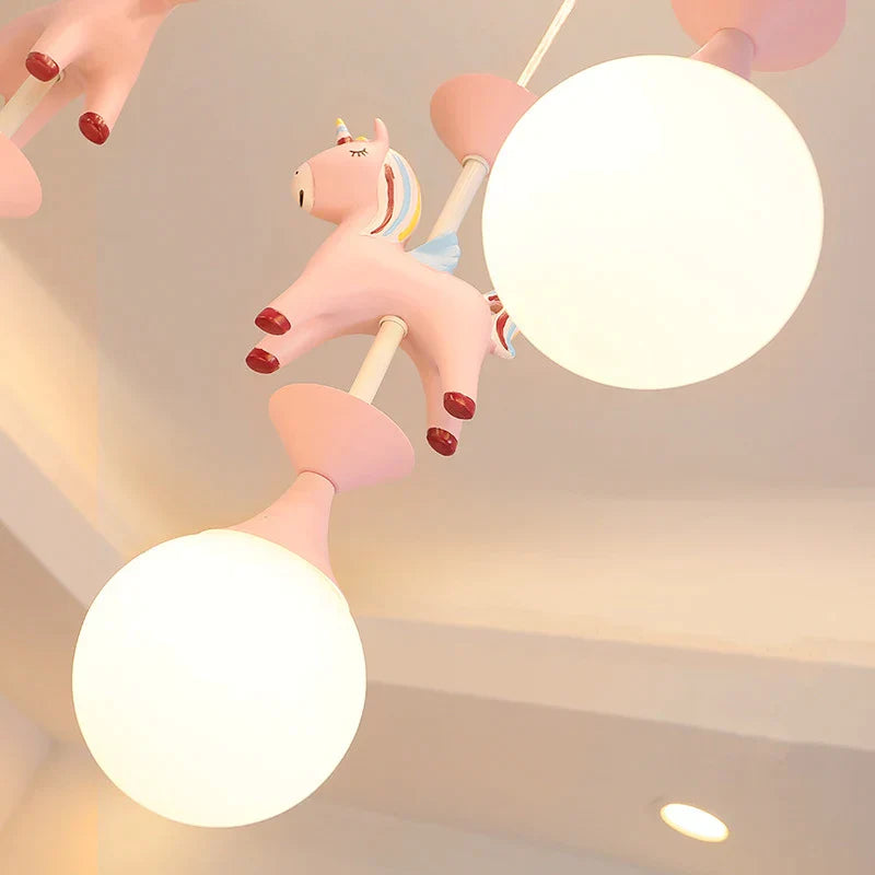 Lámpara de Araña Carrusel de Sueños para Niños Decorbites™: Luz Colgante Moderna, Creativa y Linda para Dormitorio