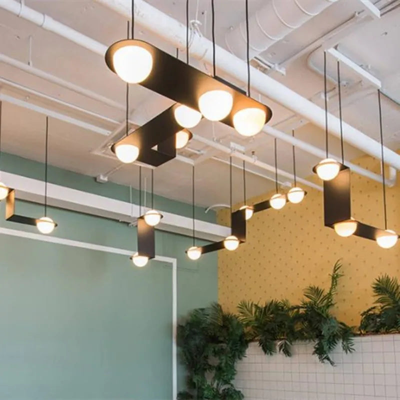 ثريا ديكوربايتس™ الزجاجية الهندسية: مصباح معلق عصري للمطبخ والمكتب