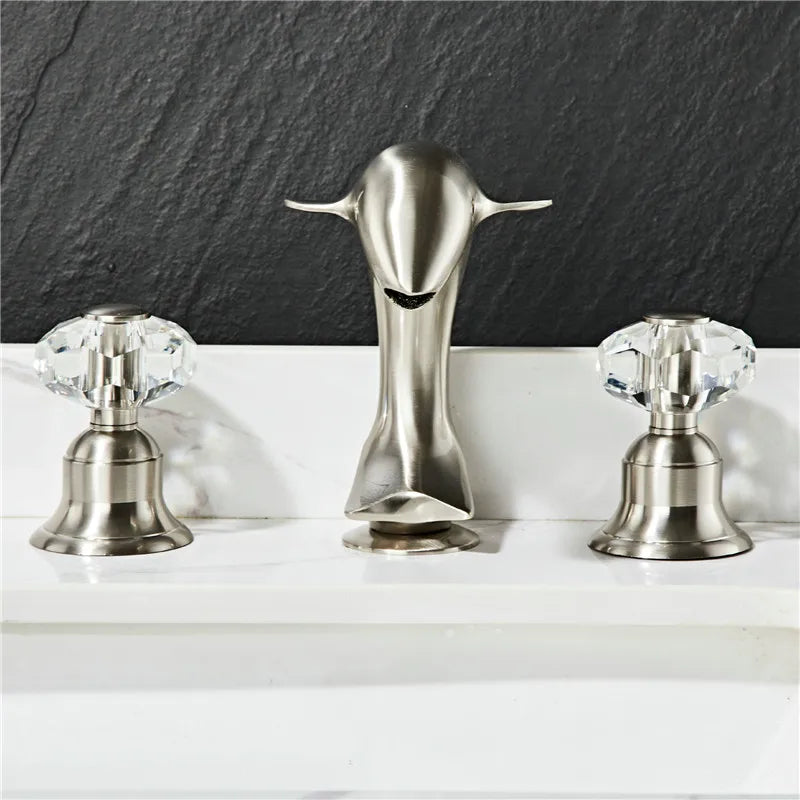 Grifo de Lavabo de Latón Níquel Delfín de la Marca Decorbites™ Gold Basin: Grifo de Lavabo de Baño, 3 Agujeros de Montaje Amplio
