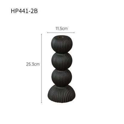 ديكوربايتس™ حامل شموع سيراميكي هندسي مزين بخطوط كروية وشمعدان