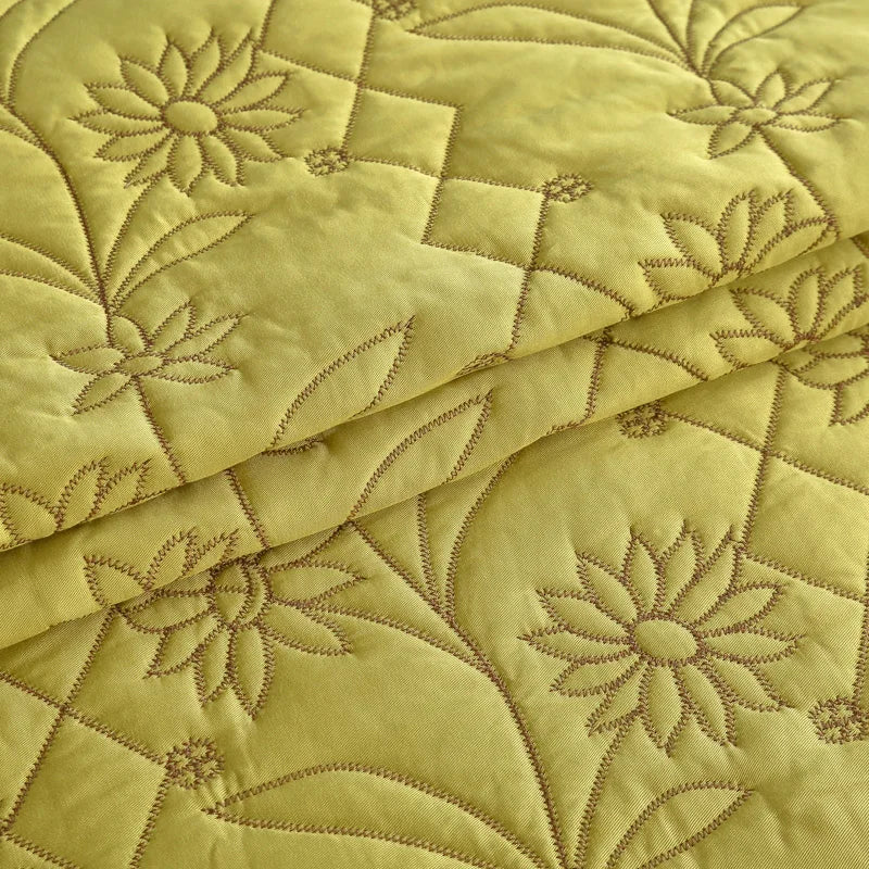 Decobites Silky Lyocell Eucalyptus Fiber Quilted Bedspread with Ruffles