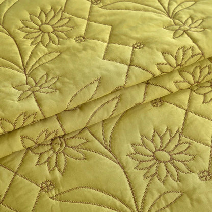 Decobites Silky Lyocell Eucalyptus Fiber Quilted Bedspread with Ruffles