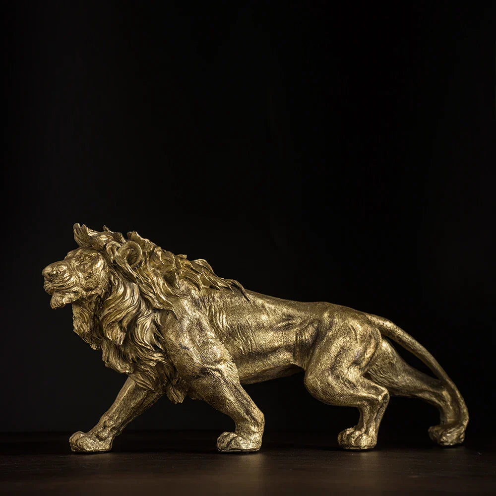Figura DecorBites™ del Rey León Dorado: Estatua decorativa moderna para oficina y hogar