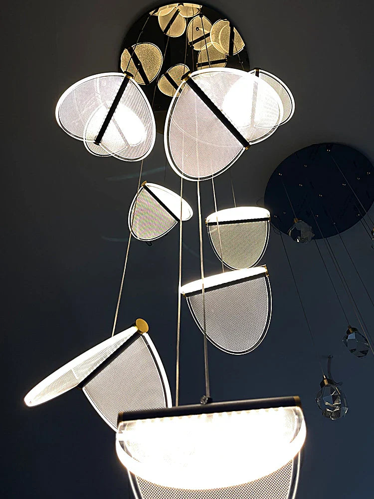 ثريا الدرج المصنوعة من الأكريليك من DecorBites™ لأجواء عصرية في المقاهي والمطاعم والفيلات