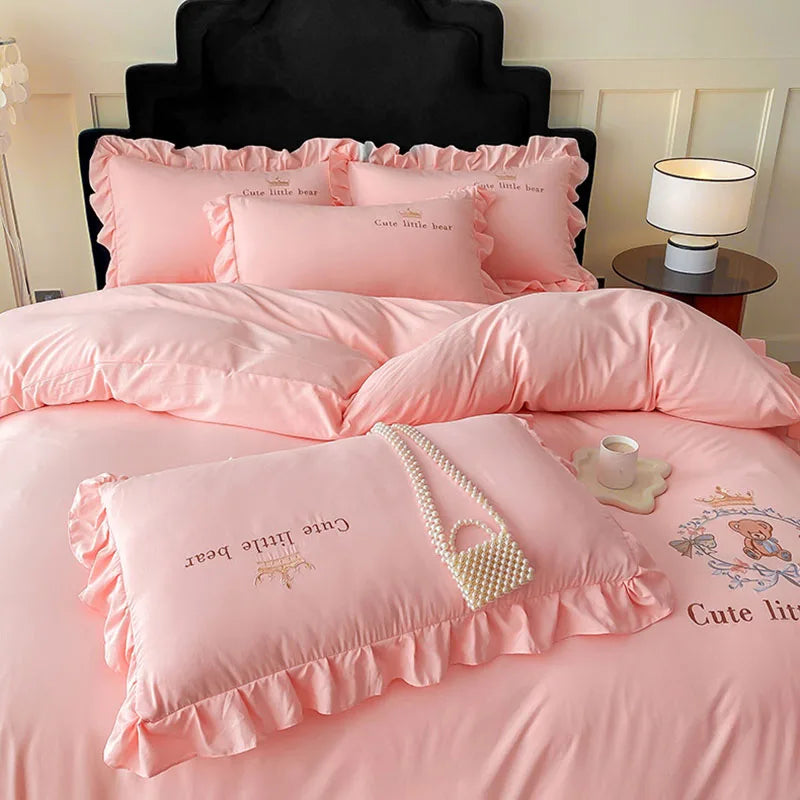 طقم تنورة سرير قطنية مطرزة فرنسيًا من DecorBites™ مع حواف مكشكشة