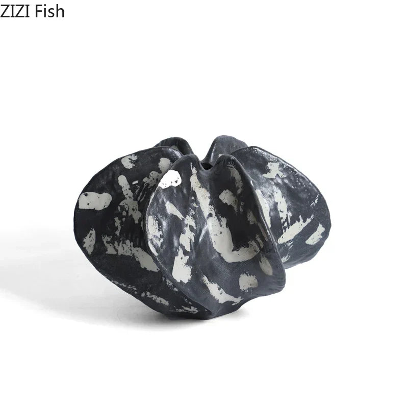 ديكور مكتب من الراتنج بتصميم مزهرية مرجانية سوداء من DecorBites™، بتصميم عصري لغرفة ذات طابع أزهار