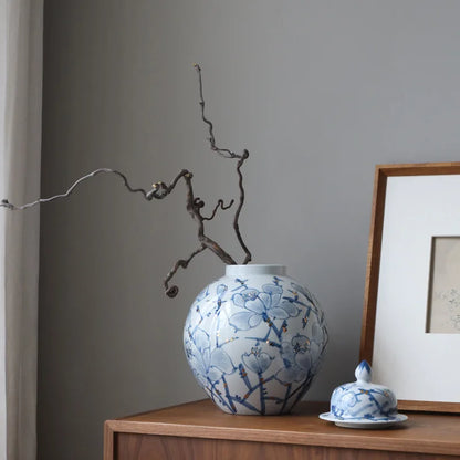 مزهرية سيراميك من DecorBites™ باللونين الأزرق والأبيض لديكور منزلي أنيق