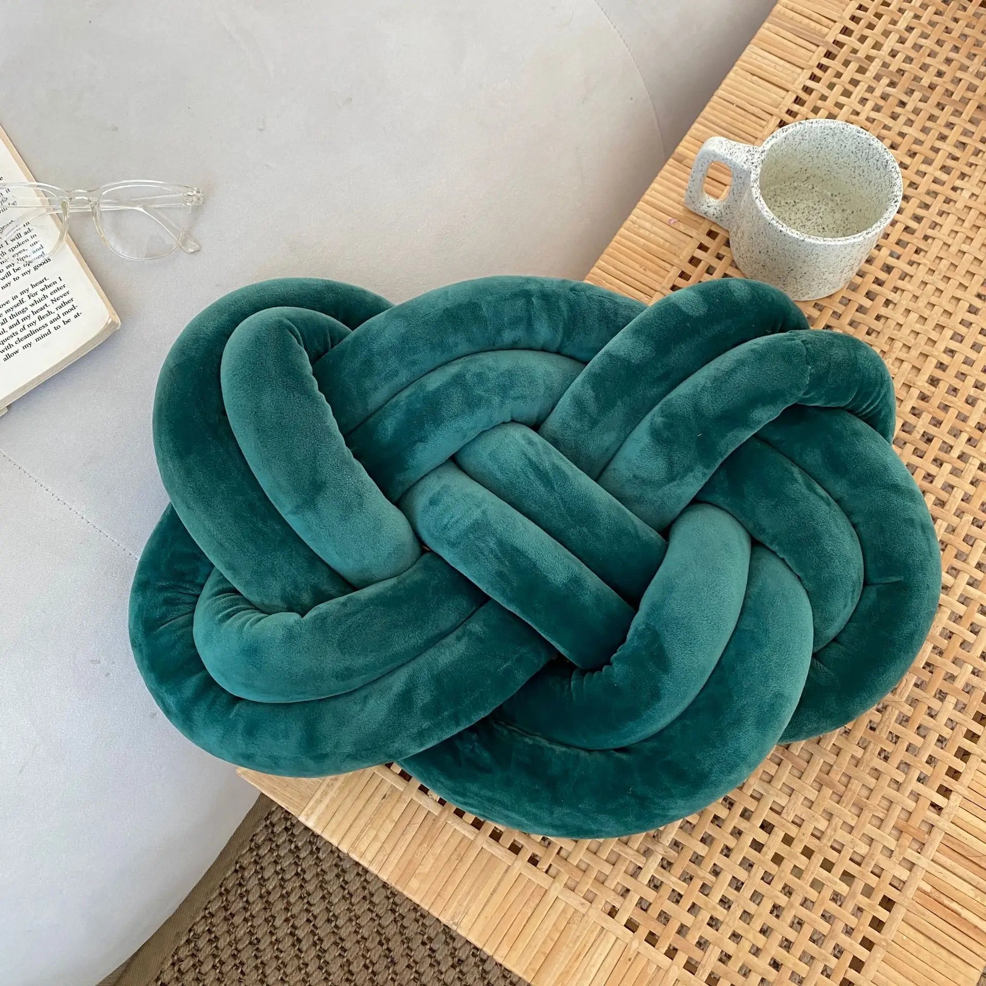 Knotted Ring Pillow Set