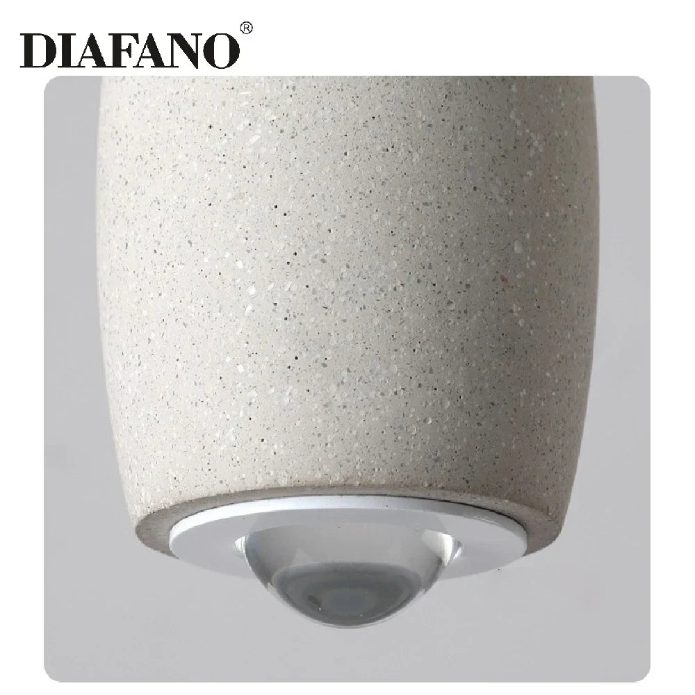 Lámpara colgante de cemento DecorBites™ con luz LED, estilo industrial retro.