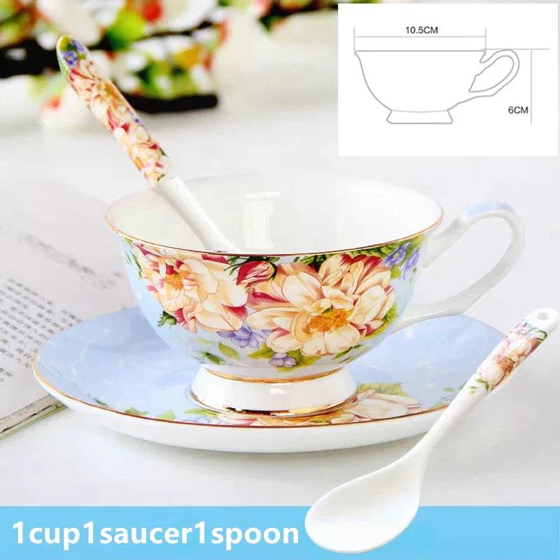 Juego de té de cerámica DecorBites™ con cuchara: elegante conjunto de taza, platillo y jarra.