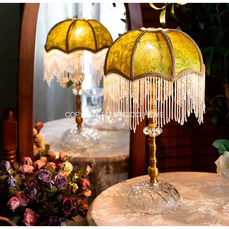 Pantalla de lámpara DecorBites™ de terciopelo verde con borlas para lámpara de mesilla de noche de lujo