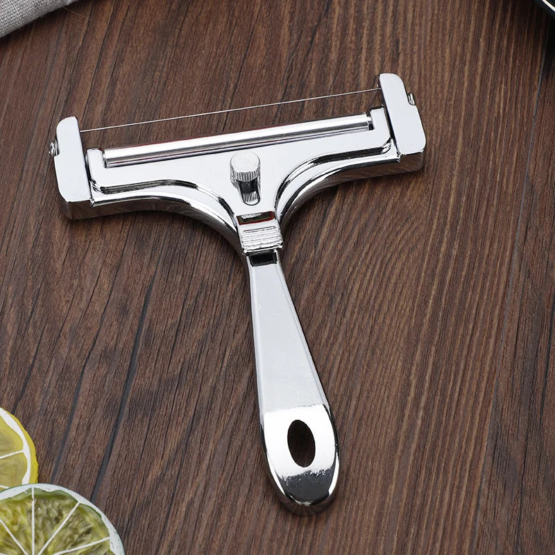 Rebanador de queso y mantequilla de aluminio DecorBites™ con cuchillo de alambre para hornear