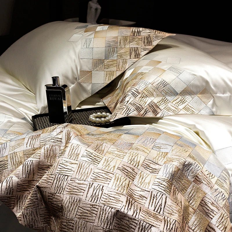 طقم مفروشات سرير فاخرة مطرزة من ديكوربايتس™، مكون من 4 قطع، باللون الأبيض اللؤلؤي/الرمادي، من قماش الساتان والقطن المزخرف