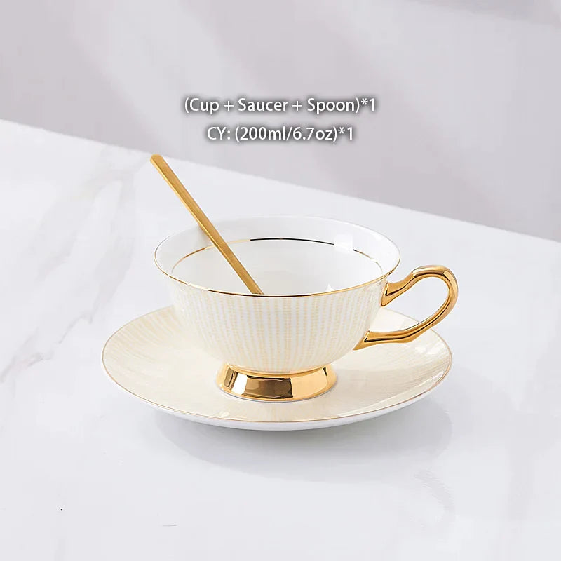 Juego de té DecorBites™ de porcelana dorada, 200 ml. Elegante juego de taza, platillo y cuchara.
