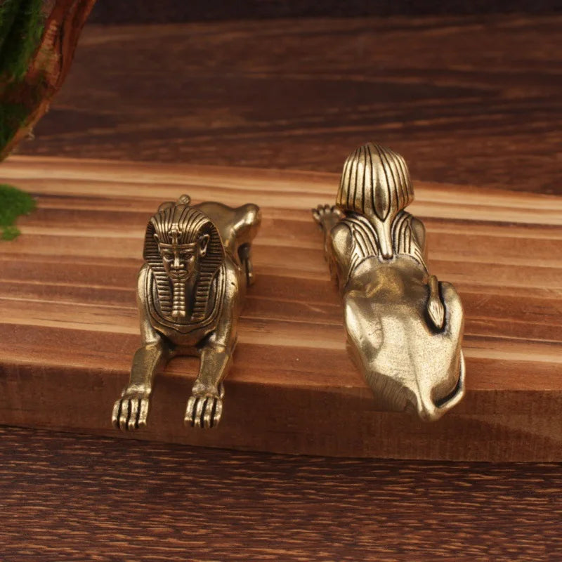 DecorBites™ Esfinge Dorada Escultura Egipcia de Latón Figuras Decorativas Vintage Accesorios para el Hogar