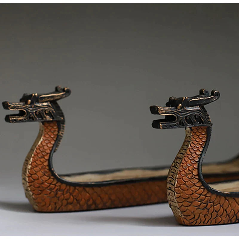 Porta incienso DecorBites™ Barco Dragón: Incensario retro chic tallado a mano para una decoración del hogar vanguardista