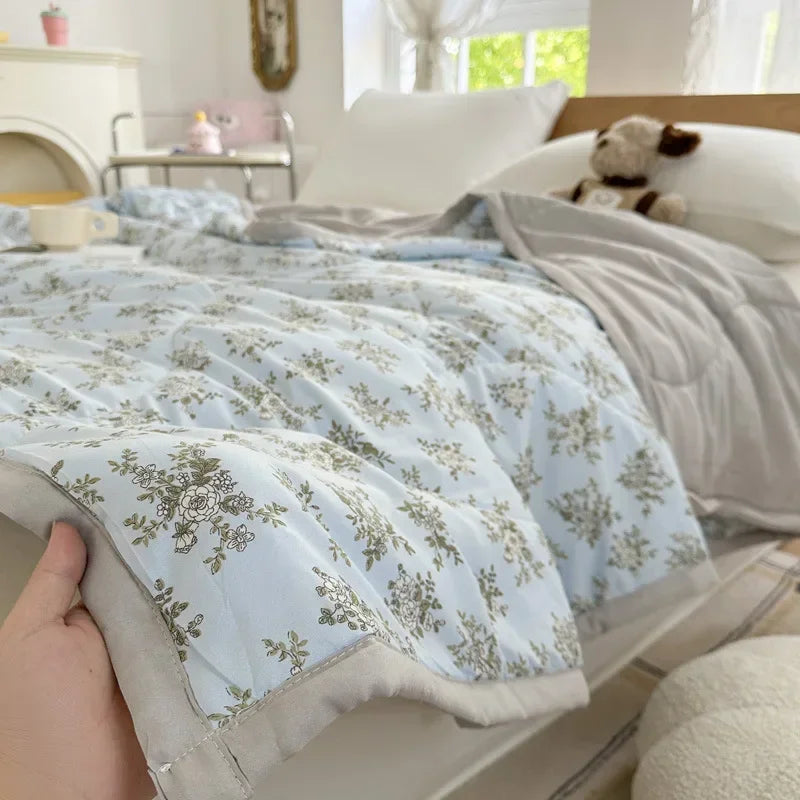 DecorBites™ Cartoon Bear Printed Summer Quilt Lightweight Soft Cooling Blanket