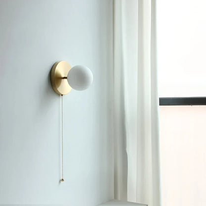 Apliques de pared LED DecorBites™ con forma de bola de cristal y interruptor de cadena para dormitorio, cafetería o baño.