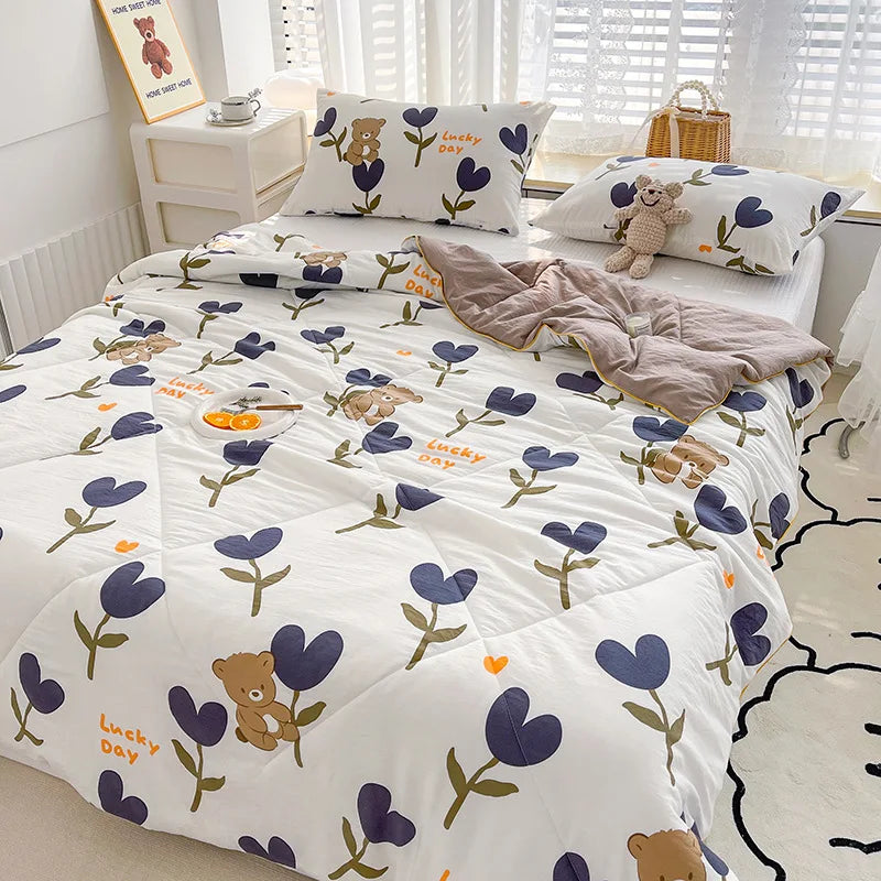 DecorBites™ Double Gauze Rabbit Print Quilt: Soft, Breathable, Washable, Light Comforter