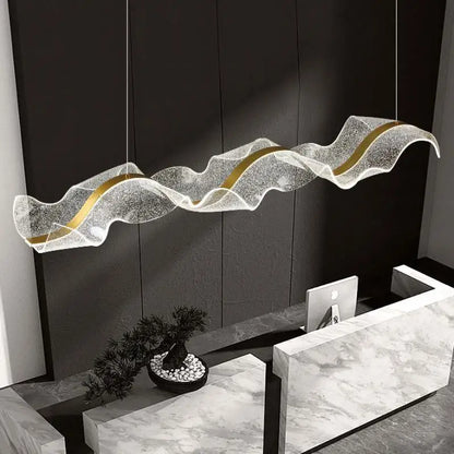 ثريا LED مُعلقة بشريط أكريليك من DecorBites™ - مصباح مُعلق لغرفة الطعام بتصميم مُصمم