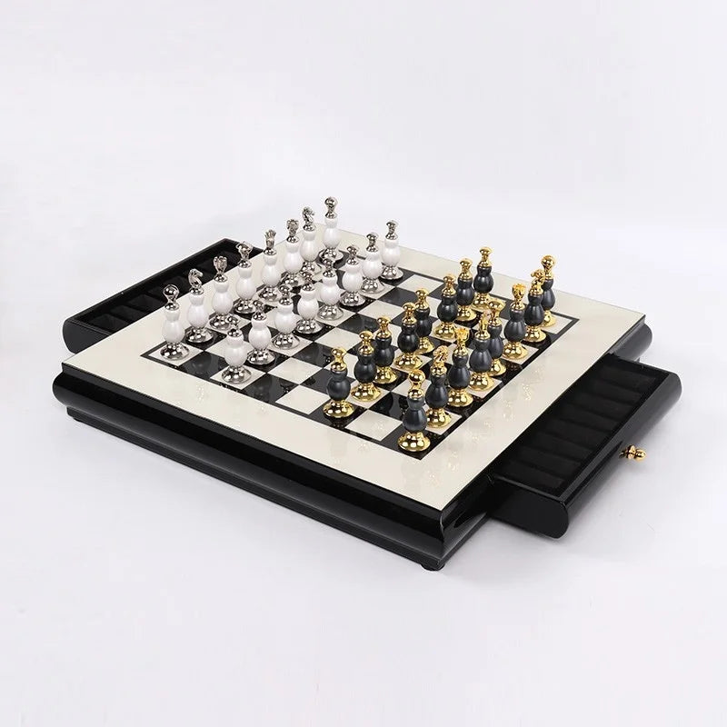 DecorBites™ Handmade Wooden Chess Set with Zinc Alloy King & Queen - Plaid Design