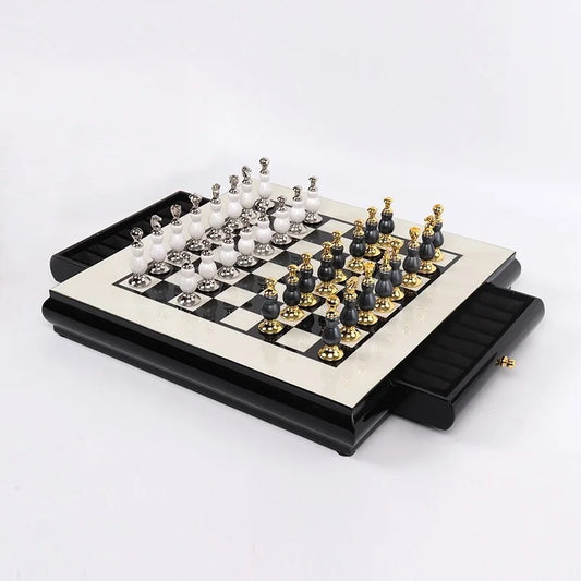 DecorBites™ Handmade Wooden Chess Set with Zinc Alloy King & Queen - Plaid Design