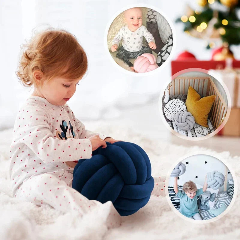 وسادة DecorBites™ Knot Ball قصيرة من القطيفة لديكور المنزل والراحة