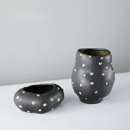 ديكوربايتس™ - مزهرية من الراتنج الأسود مع مزهرية ذهبية اللون لديكور منزلي أنيق