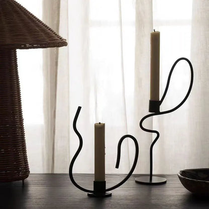 Candelabro geométrico de metal negro DecorBites™ - Decoración artesanal para el hogar y centro de mesa para bodas