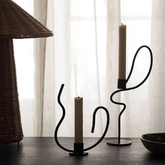 Candelabro geométrico de metal negro DecorBites™ - Decoración artesanal para el hogar y centro de mesa para bodas